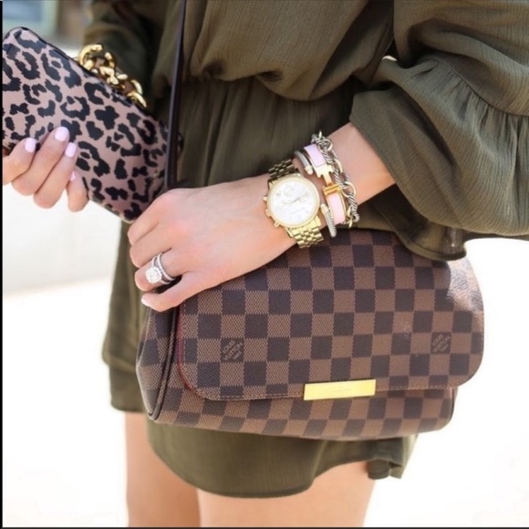 Louis Vuitton Handbags - ❤️1-day ONLY❤️ Sale Favorite crossbody